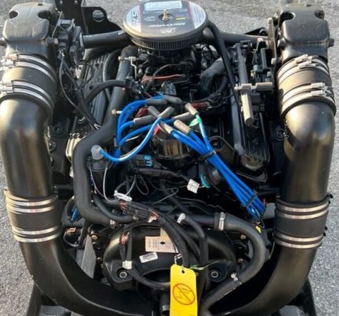 Mercury MerCruiser 5.7L 250HP - Alpha Sterndrive Engine Mercury MerCruiser 5.7L 250HP - Alpha Sterndrive Engine