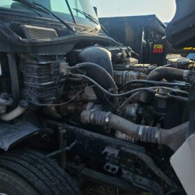 2009 Detroit dd15 complete engine 330k original miles .